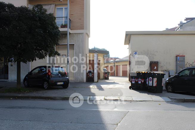 Garage/posto auto in residenziale in Via Giambattista Pergolesi 172