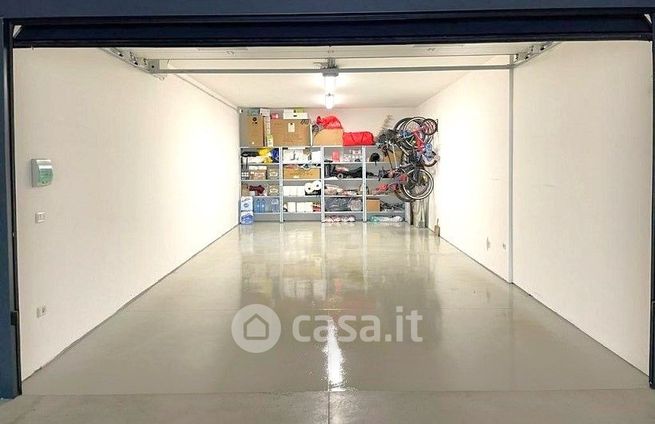 Garage/posto auto in residenziale in Via Papa Giovanni XXIII 11