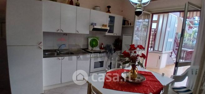 Casa bi/trifamiliare in residenziale in Traversa VI 5