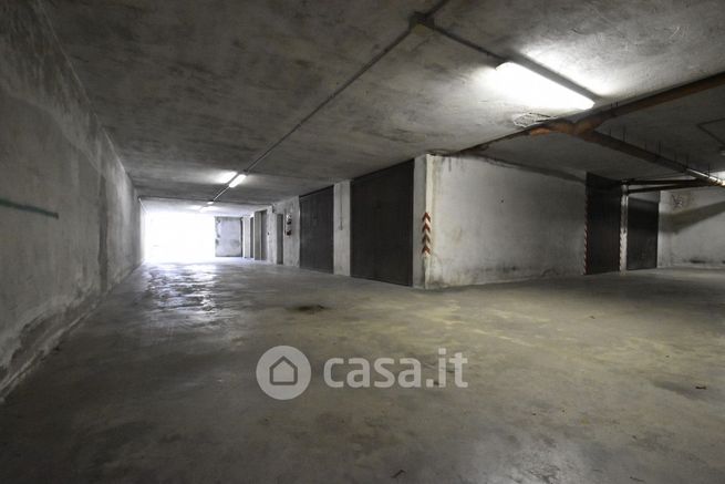 Box/posto auto in residenziale in Via Gardesana 57 -60