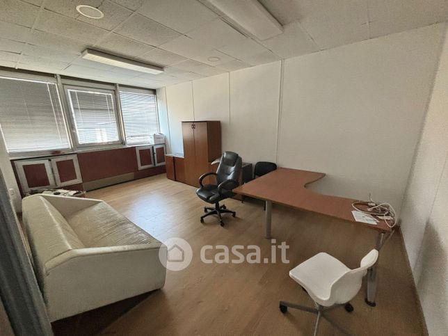 Ufficio in commerciale in Via Giovanni Porzio 98