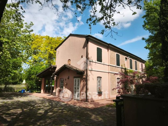 Villa in residenziale in Via Lughese 189