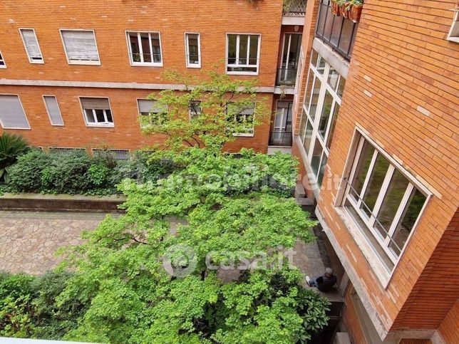 Appartamento in residenziale in Via Errico Petrella 21