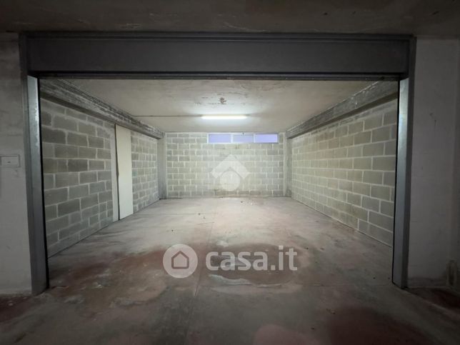 Box/posto auto in residenziale in Via Antonio de Curtis 8
