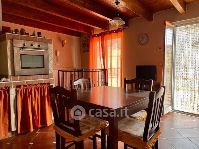 Casa indipendente in residenziale in 