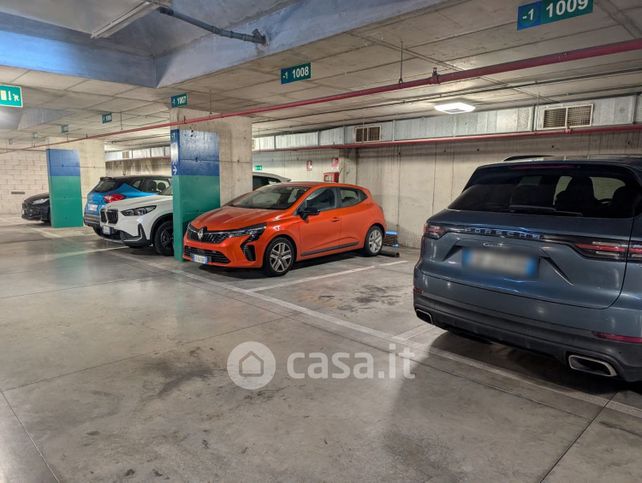 Box/posto auto in residenziale in Piazza della Libertà
