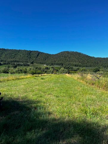 Terreno agricolo in commerciale in Via del Lago 3