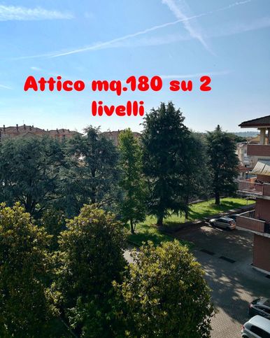 Attico/mansarda in residenziale in Corso Savona 140