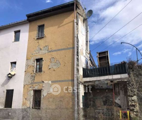 Casa bi/trifamiliare in residenziale in Via Provinciale Pratese