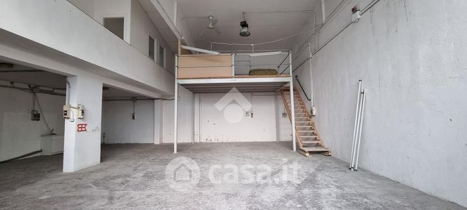 Capannone in commerciale in Via dei Lapidari 13