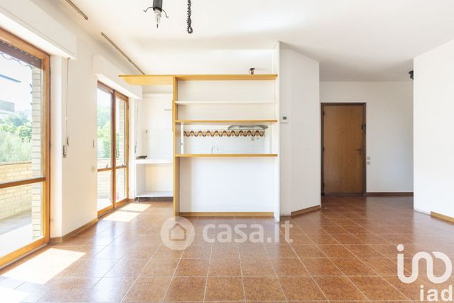 Appartamento in residenziale in Via Vinciguerra 33