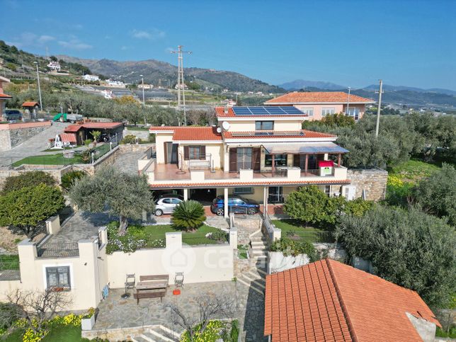 Villa in residenziale in Strada Madonna della Villetta 1