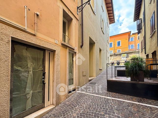 Capannone in commerciale in Salita Santa Giustina