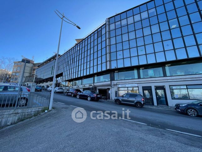 Ufficio in commerciale in Via XXV Aprile