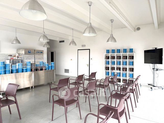 Ufficio in commerciale in 