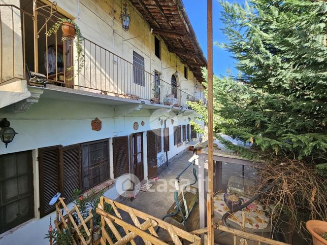 Casa indipendente in residenziale in Via C. Battisti 33