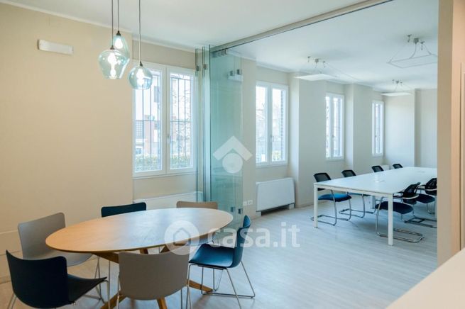 Ufficio in commerciale in Via Sondrio 12