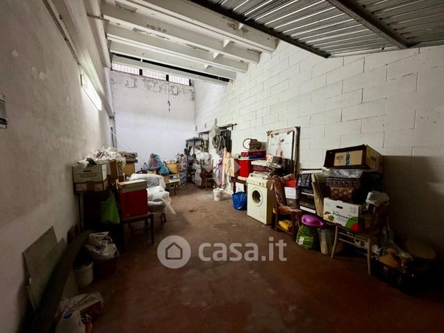 Box/posto auto in residenziale in Via V. Bellini 24