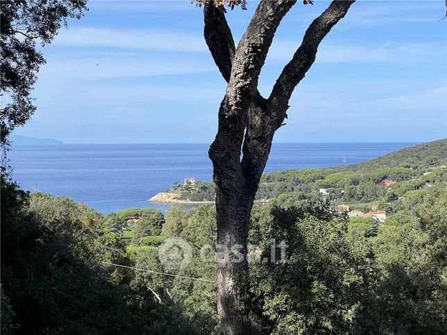 Casa indipendente in residenziale in 