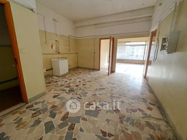 Attivitã /licenza (con o senza mura) in commerciale in Via Savigliano