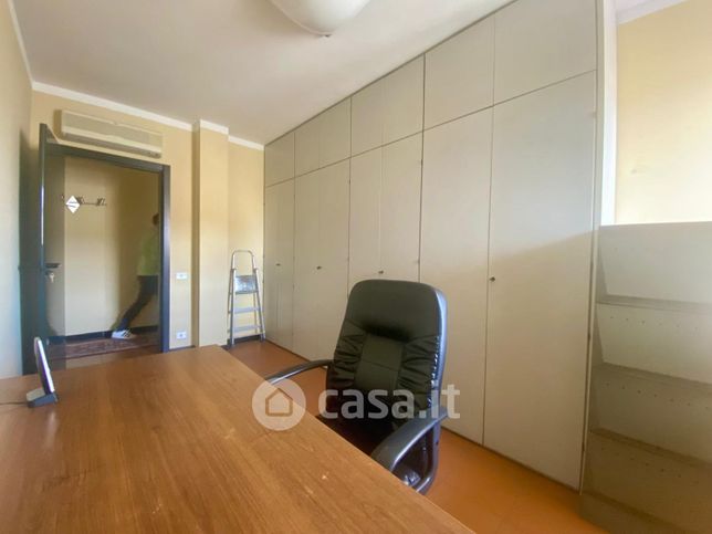 Ufficio in commerciale in Viale Castruccio Castracani