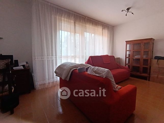 Casa indipendente in residenziale in Via Circonvallazione