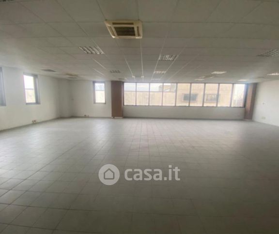Ufficio in commerciale in 