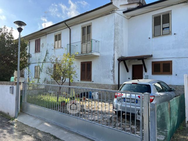 Appartamento in residenziale in Villaggio U.N.R.R.A. 57