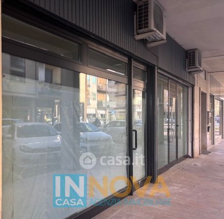 Negozio/locale commerciale in commerciale in 
