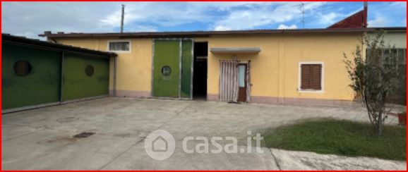 Capannone in commerciale in Via P. Bembo