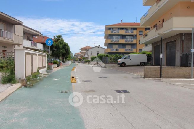 Capannone in commerciale in Via Giuseppe Garibaldi 68