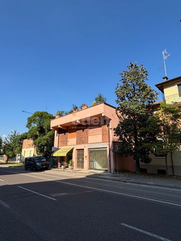 Negozio/locale commerciale in commerciale in Viale J. Barozzi 239