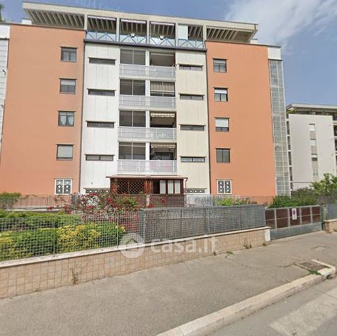 Box/posto auto in residenziale in Via Spagna 8