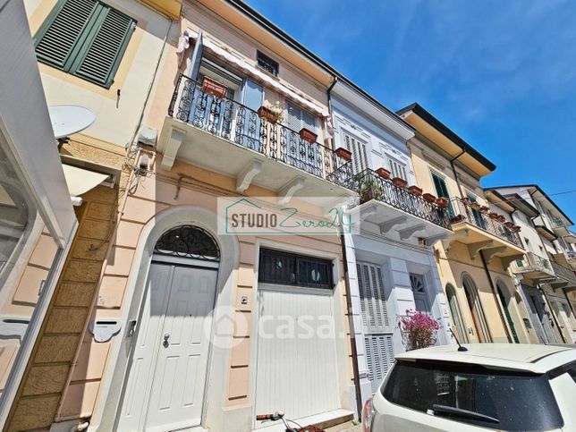 Casa bi/trifamiliare in residenziale in Via Antonio Pacinotti