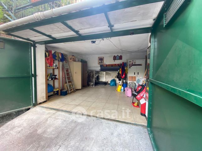 Box/posto auto in residenziale in Via Giovanni Casaccia 32 R