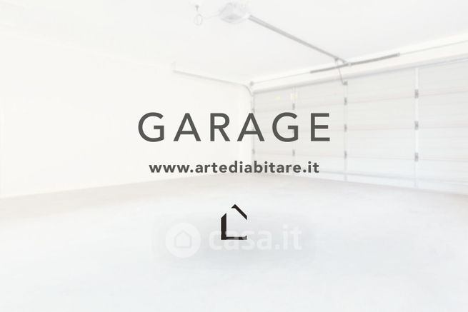 Box/posto auto in residenziale in Via Roma 309