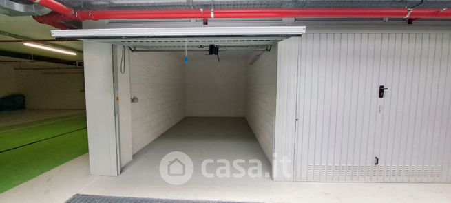 Garage/posto auto in residenziale in Via Stresa 22