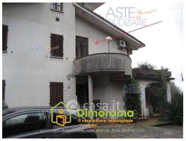 Casa bi/trifamiliare in residenziale in Via Colli per Uzzano 10