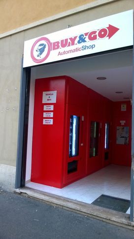 Attività/licenza (con o senza mura) in commerciale in Via Arnaldo da Brescia 33