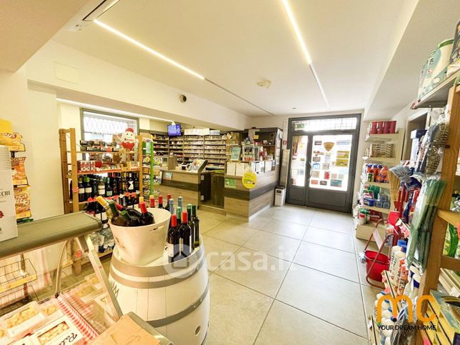 Attivitã /licenza (con o senza mura) in commerciale in Via Cavour