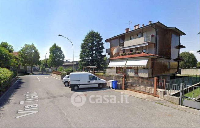 Box/posto auto in residenziale in Via Trento 36