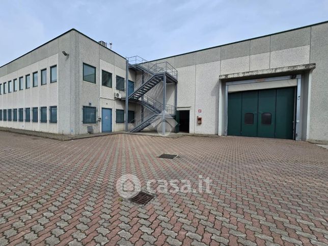 Capannone in commerciale in Via Pescarito 105