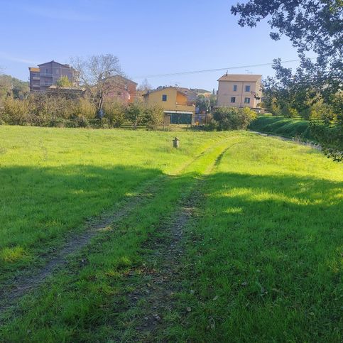 Terreno edificabile in residenziale in Strada Sant'Eutizio