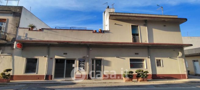 Negozio/locale commerciale in commerciale in Viale Fosse Ardeatine 17