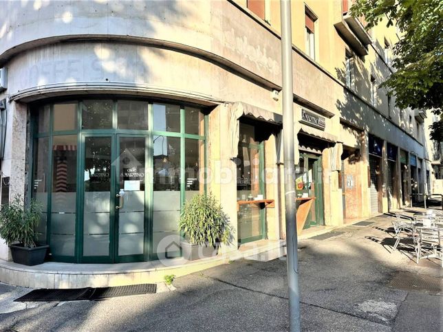 Negozio/locale commerciale in commerciale in Via Floriano Ferramola 4