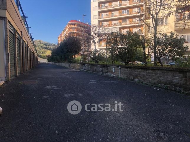 Box/posto auto in residenziale in Via Pietro de Cristofaro