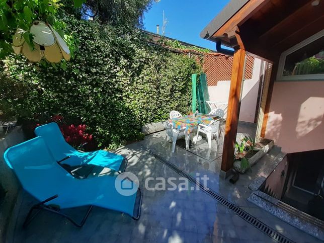 Casa bi/trifamiliare in residenziale in