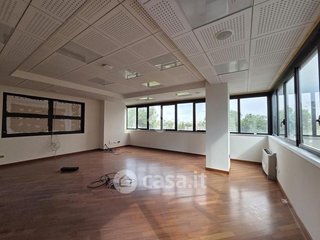 Ufficio in commerciale in Via Francesco Gentile 135