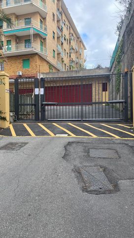 Box/posto auto in residenziale in Via Montallegro 38