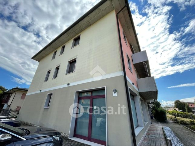 Capannone in commerciale in Via G. Mazzini 7